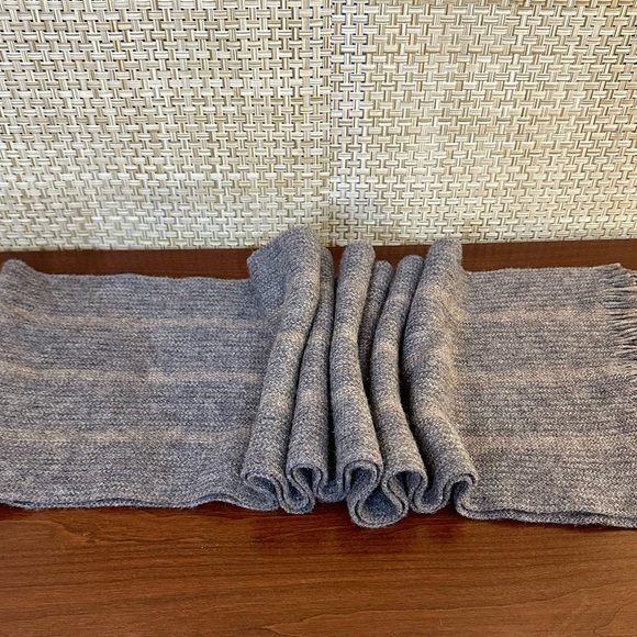 🌟HP🌟2010 Fine Gray & Tan 100% Merino Wool Scarf by GAP - Picture 6 of 11
